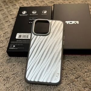 TUMI Metallic Gray Phone Case IPhone 15 PRO MAX LIKE NEW W/BOX
